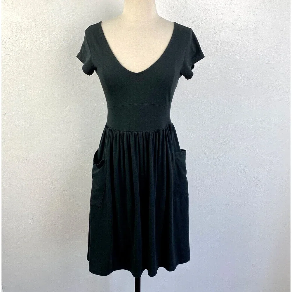 Love Hannah Women Black Dress XS Knit Deep V-Neck Short Cap Sleeves Pockets